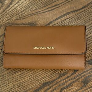 MICHAEL KORS Jet Set Travel Crossgrain Leather Tri-Fold Wallet